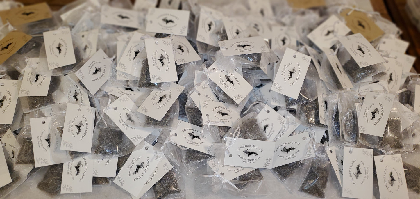 Many wedding favor lavender sachets