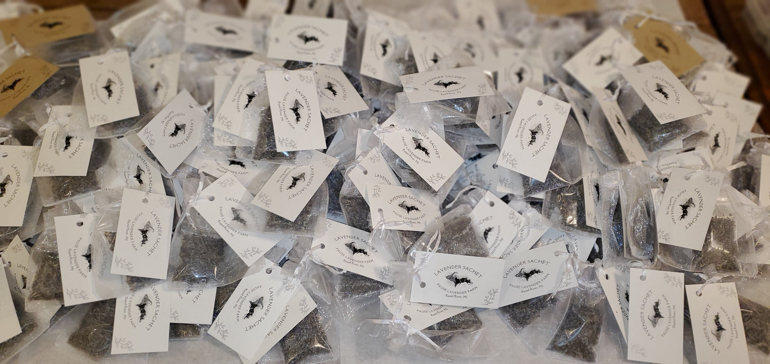 Many wedding favor lavender sachets